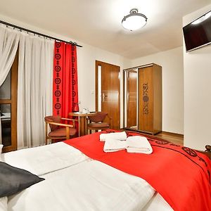 Pokój z łóżkiem king-size